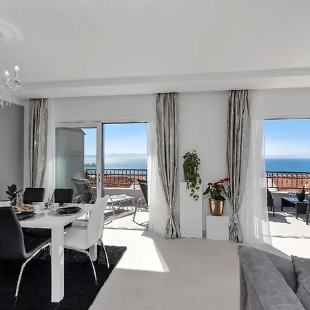Schoene In Zelenka Mit Grosser Terrasse Appartement Makarska