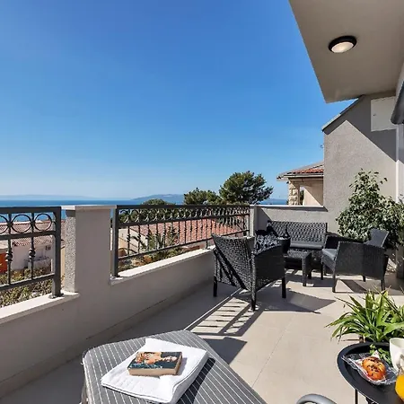 Schoene In Zelenka Mit Grosser Terrasse Appartement *